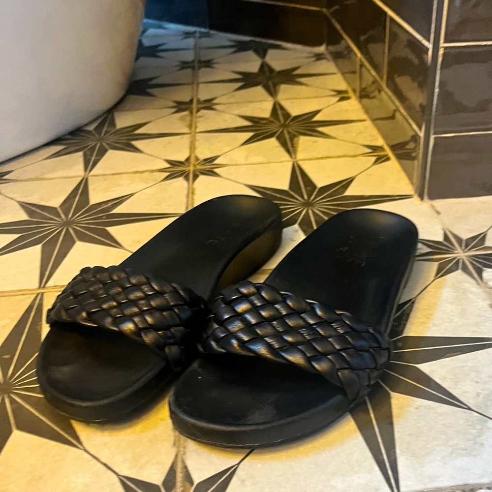 Anthropologie RAYE black slides size 8